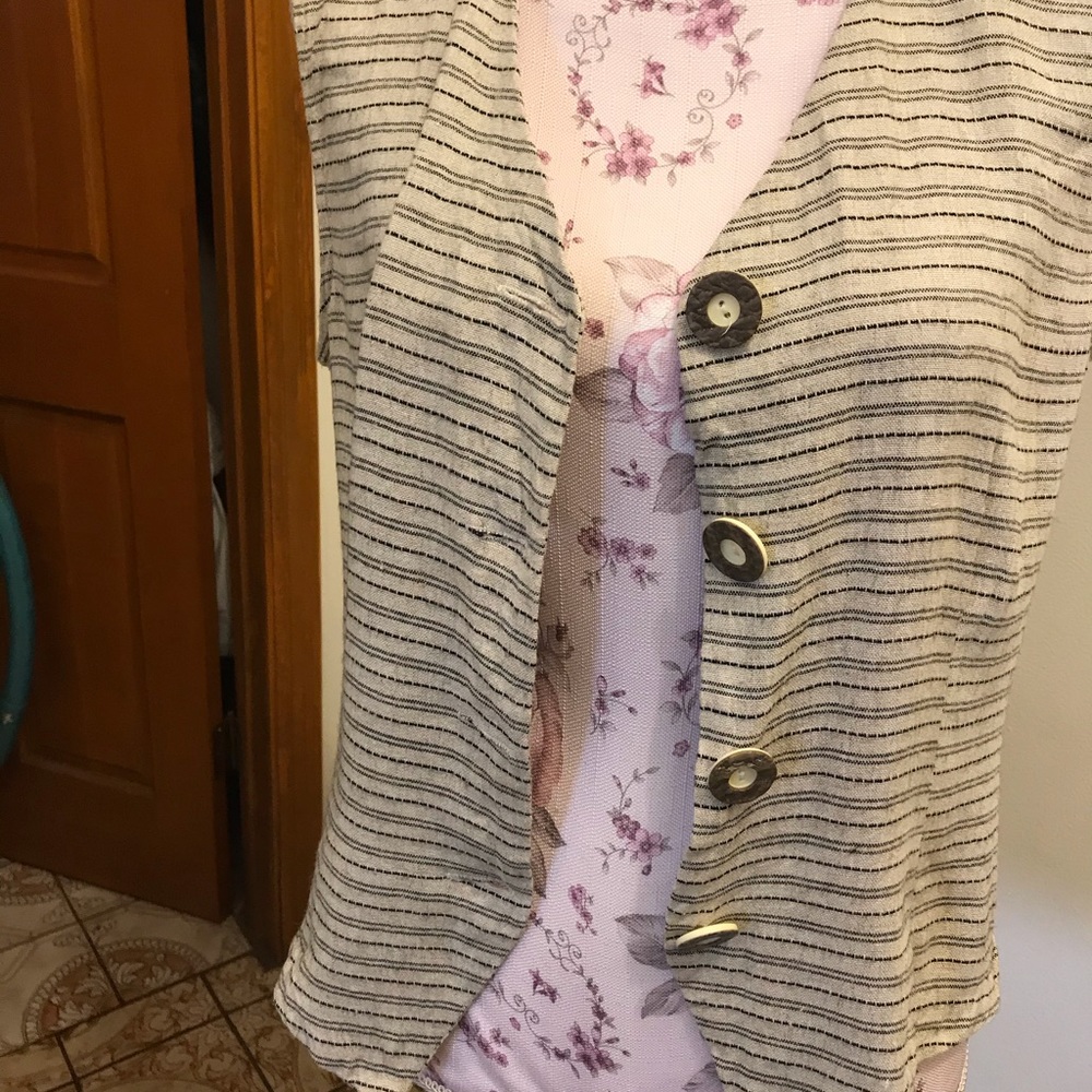 Vest - Picture 3 of 5